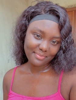 Profil de Emmanuella, une femme célibataire de 28 ans à Abomey-Calavi