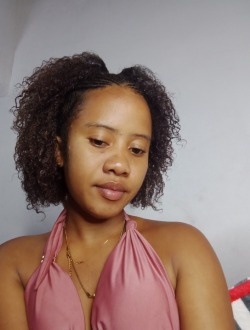 Profil de Siniriel, une femme célibataire de 20 ans à Toamasina
