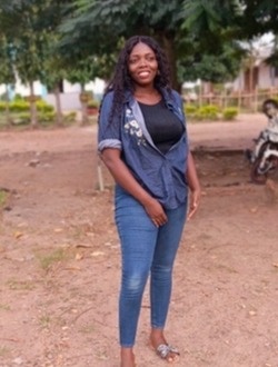 Profil de Nesty, une femme célibataire de 34 ans à Lomé