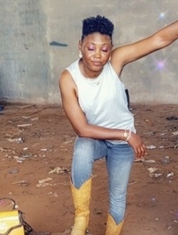 Profil de Yvonne, une femme célibataire de 37 ans à Kribi
