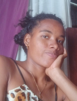 Profil de Vanessa, une femme célibataire de 19 ans à Antalaha