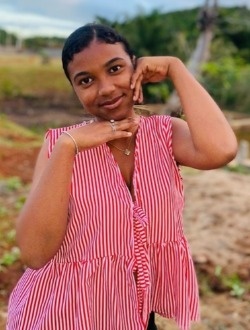 Profil de Kelly, une femme célibataire de 24 ans à Antalaha