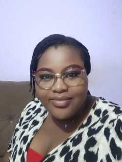 Profil de Lesty, une femme célibataire de 39 ans à Akebe Ville