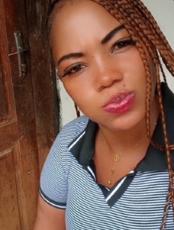 Profil de Frankie, une femme célibataire de 32 ans à Akonolinga