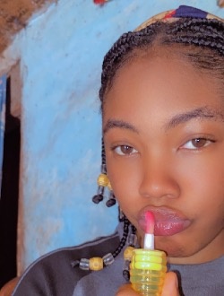 Profil de Aaliyah, une femme célibataire de 24 ans à Bafou