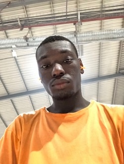 Profil de Geoffroy, un homme célibataire de 23 ans à Lomé