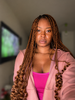 Profil de Roxanne, une femme célibataire de 28 ans à Abidjan