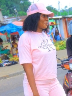 Profil de Raissa, une femme célibataire de 35 ans à Abaga
