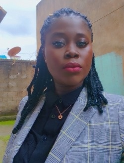Profil de Rochelle, une femme célibataire de 32 ans à Yaoundé