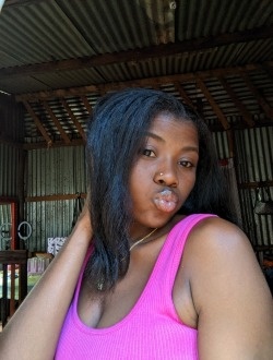 Profil de Wanyah, une femme célibataire de 24 ans à Antsiranana