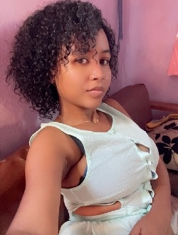 Profil de Sabrina, une femme célibataire de 30 ans à Antsaba