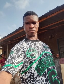 Profil de Eric, un homme célibataire de 25 ans à Lomé