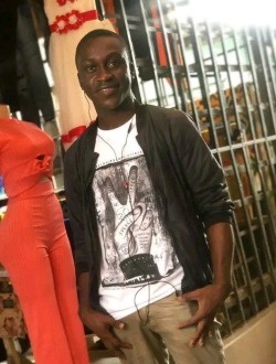 Profil de Brayan, un homme célibataire de 33 ans à Abobo