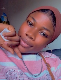 Profil de Stela, une femme célibataire de 22 ans à Douala