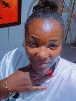 Profil de Oscarine Arlie, une femme célibataire de 41 ans à Douala
