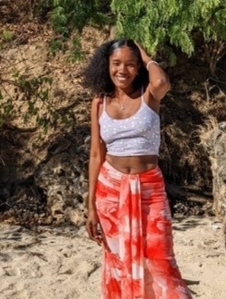 Profil de Nousca, une femme célibataire de 25 ans à Alarobia-Antanamalaza