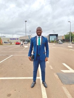 Profil de Emmanuel, un homme célibataire de 25 ans à Douala