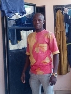 Profil de Basile, un homme célibataire de 38 ans à Douala