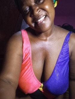 Profil de Misbel, une femme célibataire de 42 ans à Douala
