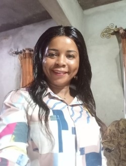 Profil de Kenfack Mireine Sandrine, une femme célibataire de 39 ans à Douala