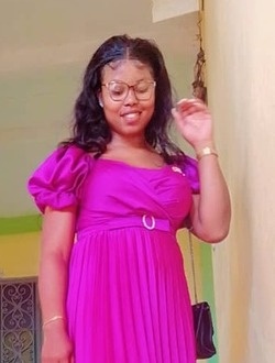 Profil de Carolle, une femme célibataire de 23 ans à Yaoundé