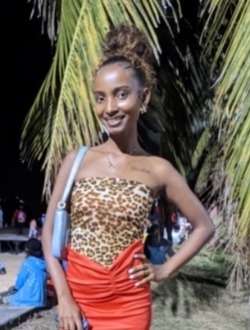 Profil de Oxilia, une femme célibataire de 22 ans à Antalaha