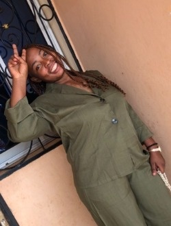 Profil de Verane, une femme célibataire de 27 ans à Nkourom-Centre