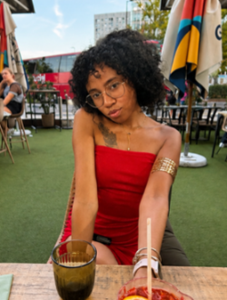 Profil de Sarah, une femme célibataire de 25 ans à Paris
