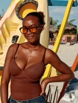 Profil de Felicia, une femme célibataire de 21 ans à Besavoa-Morondava