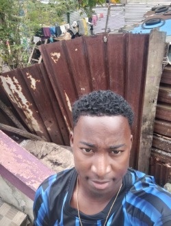 Profil de Nicolas, un homme célibataire de 22 ans à Toamasina