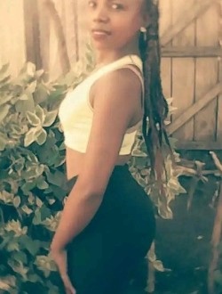 Profil de Angela, une femme célibataire de 33 ans à Antsiranana