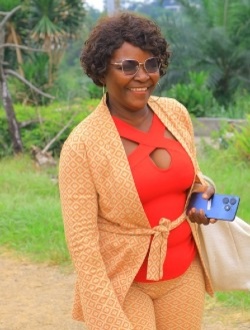 Profil de Stelle, une femme célibataire de 52 ans à Libreville