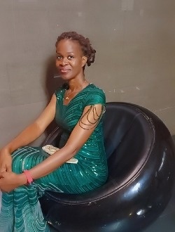 Profil de Véronique, une femme célibataire de 48 ans à Quatre Croix
