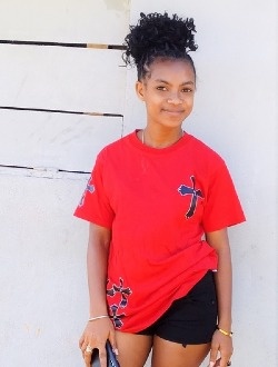 Profil de Olisca, une femme célibataire de 19 ans à Antalaha