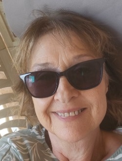 Profil de Elizabeth, une femme célibataire de 68 ans à Saint-Jérôme
