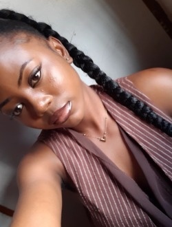 Profil de Marinna, une femme célibataire de 23 ans à Yaoundé