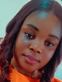 Profil de Stella, une femme célibataire de 28 ans à Yaoundé