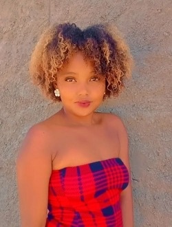 Profil de Haovasoanirina, une femme célibataire de 28 ans à Aandenk
