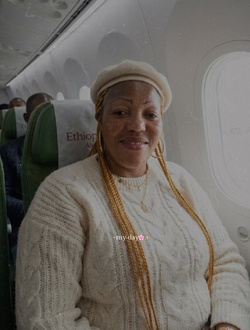 Profil de Anne Marie, une femme célibataire de 50 ans à Yaoundé