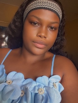 Profil de Edwige, une femme célibataire de 23 ans à Paris