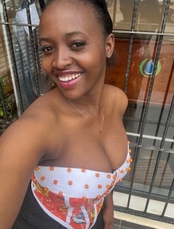 Profil de Yviie, une femme célibataire de 25 ans à Yaoundé