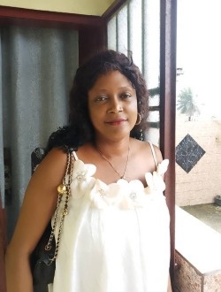 Profil de Francine, une femme célibataire de 50 ans à Abang