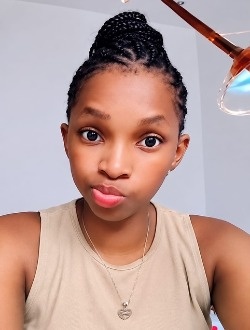 Profil de Julie, une femme célibataire de 22 ans à Yaoundé
