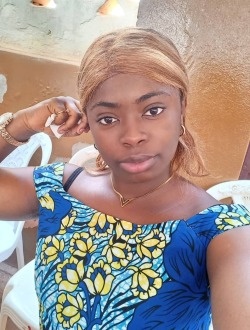 Profil de Arielle, une femme célibataire de 24 ans à Yaoundé