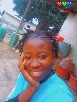 Profil de Djamila, une femme célibataire de 18 ans à Abidjan