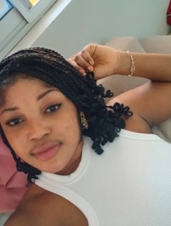 Profil de Adriana, une femme célibataire de 29 ans à Yaoundé