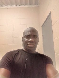 Profil de Franck Olivier, un homme célibataire de 45 ans à Brossard