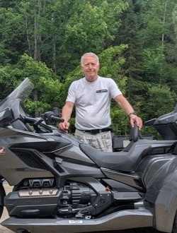 Profil de Alain, un homme célibataire de 71 ans à Saint-Denis-de-Brompton