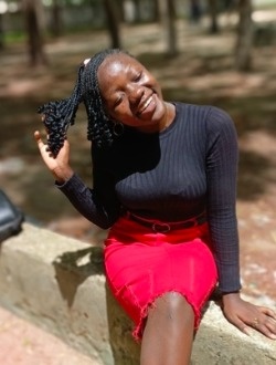 Profil de Fabiola, une femme célibataire de 21 ans à Yaoundé