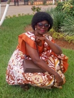 Profil de Adrienne, une femme célibataire de 63 ans à Yaoundé